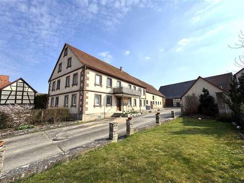 Ansicht Haus - 8 Zimmer Bauernhaus, Landhaus zum Kaufen in Simmershofen