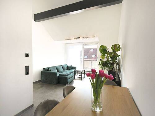 Heller Wohn- und Essbereich mit modernem Schnitt und viel Tageslicht - 2 Zimmer Etagenwohnung zum Kaufen in Schwieberdingen