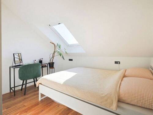 Gemütliches Schlafzimmer mit gemütlicher Dachschräge - 