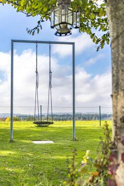 Garten mit Schaukel - 