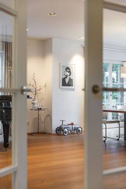 Blick ins Wohnzimmer - 6 Zimmer Einfamilienhaus zum Kaufen in Egling-Ergertshausen