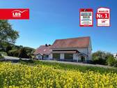 Straßenansicht - Vielseitiges Wohn- und Geschäftshaus - großzügige Gewerbefläche und beste Sichtlage...