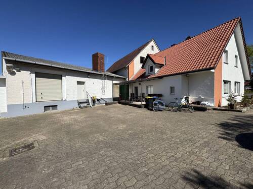 Hofansicht - 1 Zimmer Mehrfamilienhaus, Wohnhaus in Hille