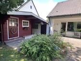 mit Gartenhaus - 