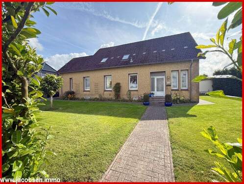 Straßenansicht - 6 Zimmer Einfamilienhaus zum Kaufen in Nübel