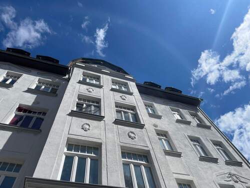 Hausansicht - 3 Zimmer Etagenwohnung zur Miete in Chemnitz