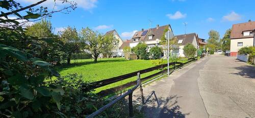 Südansicht - DOPPELHAUSHÄLFTE MIT GROßEM GRUNDSTÜCK IN 79331 TENINGEN