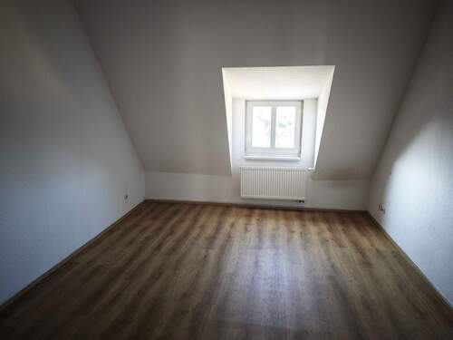 Kinderzimmer - 3 Zimmer Etagenwohnung zur Miete in Regis-Breitingen