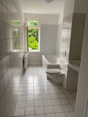 Badezimmer - 5 Zimmer Etagenwohnung in Einbeck