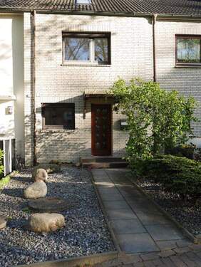 Front - Saniertes Mittelreihenhaus - 1.400,00&nbsp;EUR Kaltmiete, ca.&nbsp; 93,00&nbsp;m&sup2;&nbsp;Wohnfl&auml;che