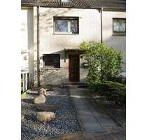 Saniertes Mittelreihenhaus - 1.400,00&nbsp;EUR Kaltmiete, ca.&nbsp; 93,00&nbsp;m&sup2;&nbsp;Wohnfl&auml;che in Pinneberg (PLZ: 25421)