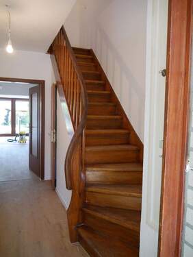 Treppe ins OG - 3 Zimmer Reihenmittelhaus in Pinneberg