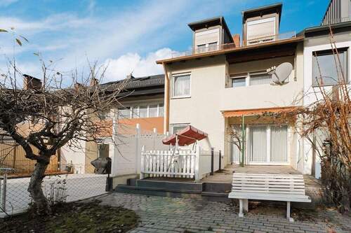 Rückansicht - Reihenmittelhaus mit 140,00 m&sup2; in Nürnberg zum Kaufen