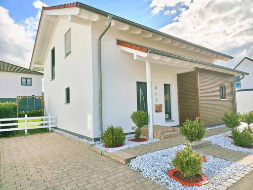 Seitenansicht Stellplatz - Einfamilienhaus mit 147,30 m&sup2; in Wilhermsdorf zum Kaufen