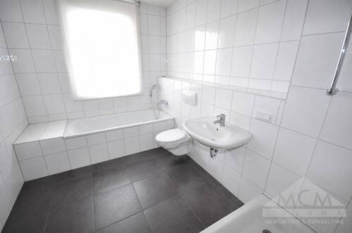 Familienbad - 5 Zimmer Reihenmittelhaus in Frankfurt am Main / Berkersheim