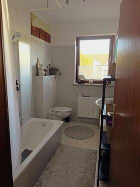 Badezimmer 1 OG rechts E40 - 3 Zimmer Etagenwohnung zur Miete in Hannoversch Münden / Gimte