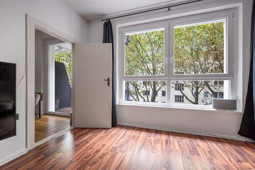 Zugang Küche - 1 Zimmer Etagenwohnung zum Kaufen in Berlin