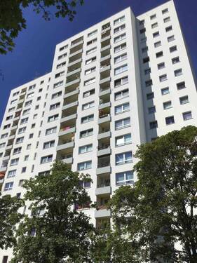 Hausansicht mit Balkonen - 1 Zimmer Etagenwohnung in Darmstadt