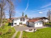 Hausansicht mit Garage - 8 Zimmer Einfamilienhaus in Gmund am Tegernsee
