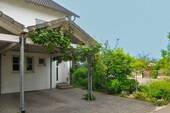 Hauseingang mit Carport - Langenau - Reiheneckhaus in Bestlage mit Platz für die ganze Familie