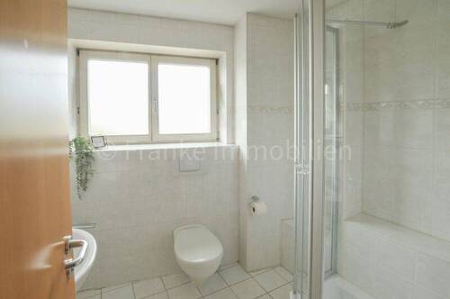 Bad mit Dusche - 