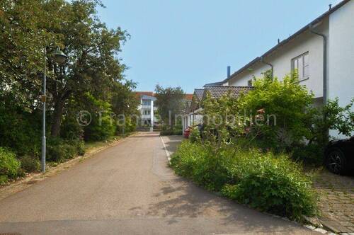 Seitenstraße - 5 Zimmer Reihenendhaus in Langenau
