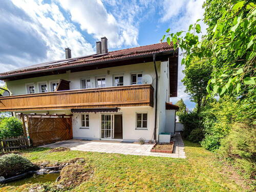 Südseite - Terrasse und Garten - Großzügige Doppelhaushälfte mit viel Platz in Egmating