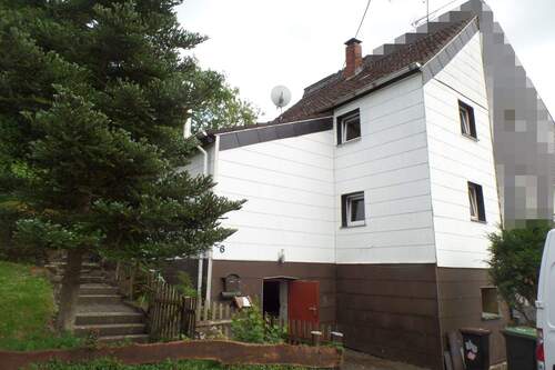 Stellplatz vor dem Haus - Mehrfamilienhaus, Wohnhaus mit 80,00 m² in Reichshof zum Kaufen