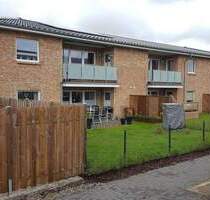 Neuwertige und ruhige 3-Zi.-Eigentumswohnung, Balkon, Wärmepumpe, Carport-Stellplatz - Husum