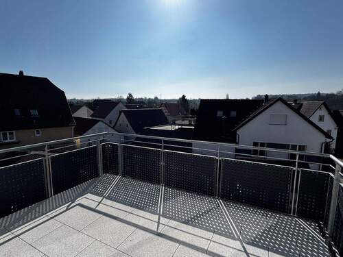 Sonniger Balkonblick - Luxuriöse 5 Zimmer-Studiowohnung mit großem Balkon