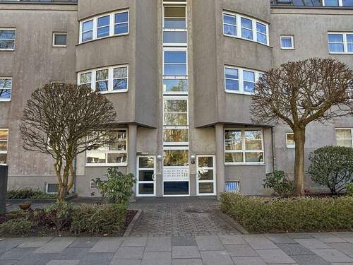 Frontansicht des Mehrfamilienhauses - 