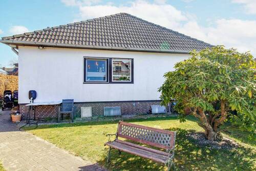 Titel - Family First ! Walmdach-Bungalow mit familienfreundlichen Ausstattungshighlights in ruhiger Top-Lage