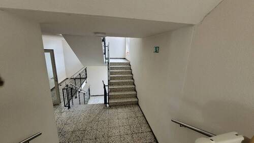 Hausflur - Etagenwohnung mit 80,90 m&sup2; in Plauen zum Kaufen