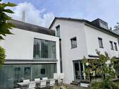 Außenansicht Süd - Architekten-Doppelhaushälfte mit Pool in Toplage Regensburg- West- kernsaniert