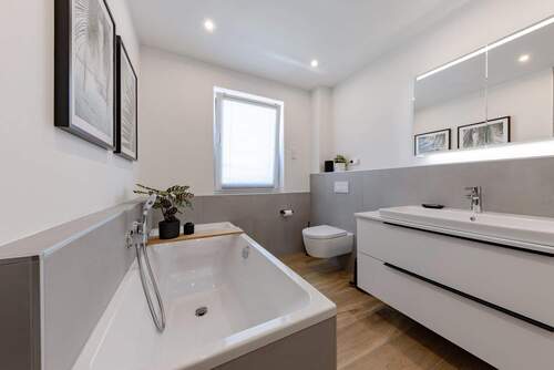 beispielhafte Darstellung, kann Sonderausstattung zeigen - 