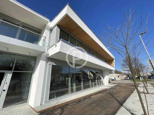 Durchfahrt - Neubau: Praxisfläche mit guter Verkehrsanbindung in Weinstadt