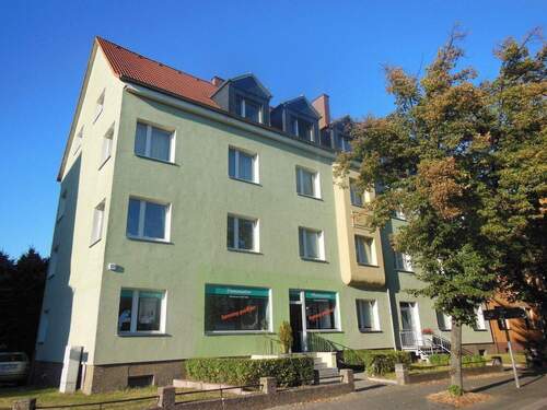 Straßenansicht - Charmante 2-Raum-Wohnung im grünen Süden Halles!