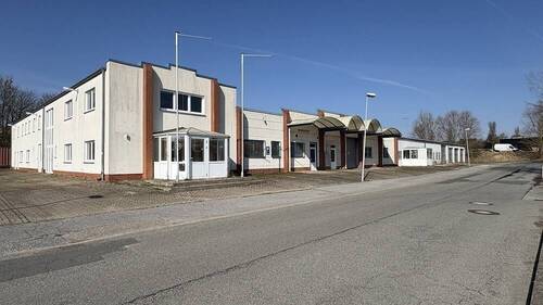 Lage im Gewerbegebiet - Halle zum Kaufen in Gägelow