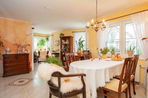 Wohnzimmer Blick zur Küche - 