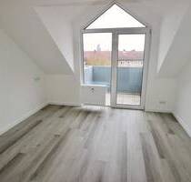 Helle 2-Zimmer-Dachgeschosswohnung mit Balkon, Einbauküche und 2 Stellplätzen in Eisenberg