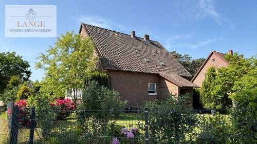 Garten vorne - Steimbke: Schönes Einfamilienhaus auf Erbpachtgrundstück mit viel Potenzial.
