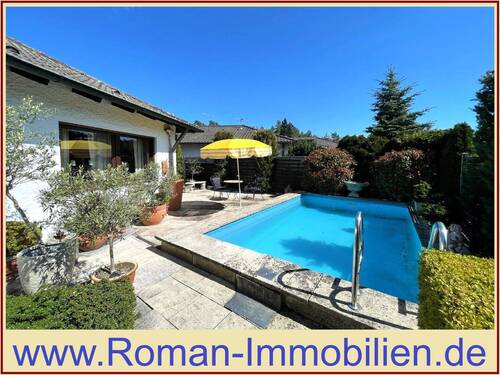 Pool und Terrasse - Beste Lage in Röthenbach an der Pegnitz! Exklusiver Bungalow mit Doppelgarage und Pool!