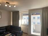 Wohnzimmer mit Balkon - 