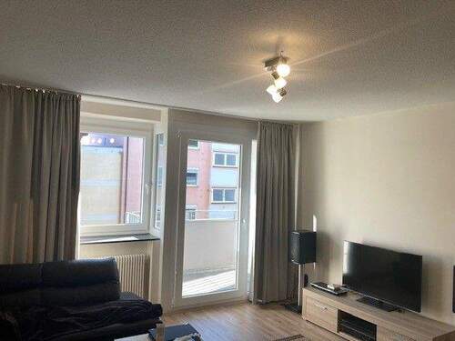 Wohnzimmer mit Balkon - 