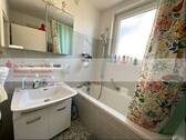 Bad mit Badewanne - 