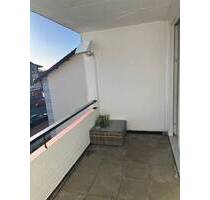 Moderne 3-Zimmer-Wohnung am Stadtrand mit sonnigem Balkon, optional mit Garage. - Düren