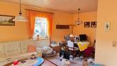 Esstisch im Wohnzimmer - Doppelhaushälfte mit 135,00 m² in Neukirchen/Pleiße zum Kaufen