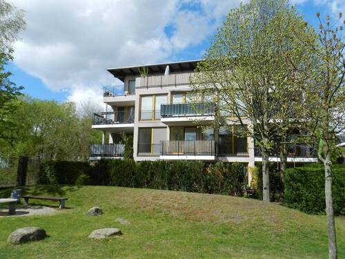 Gemeinschaftsgarten/ Hof - großzügige 2 Zimmer Wohnung mit Terrasse in grüner Umgebung