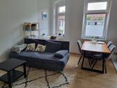 Wohnzimmer - Charmante und großzügige und zentrumsnahe Wohnung inklusive Küche mit Balkonoption WG geeignet