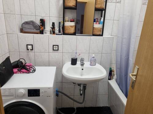 Bad - Etagenwohnung mit 75,00 m&sup2; in Erfurt zur Miete
